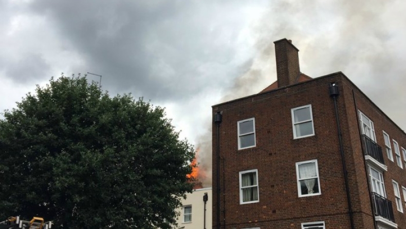 Λονδίνο: Μεγάλη πυρκαγιά σε διαμέρισμα, έτρεξαν 72 πυροσβέστες (pics)