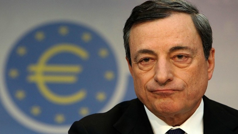 Ο Ντράγκι αμφισβητεί τη βιωσιμότητα του ελληνικού χρέους και την ένταξη στο QE