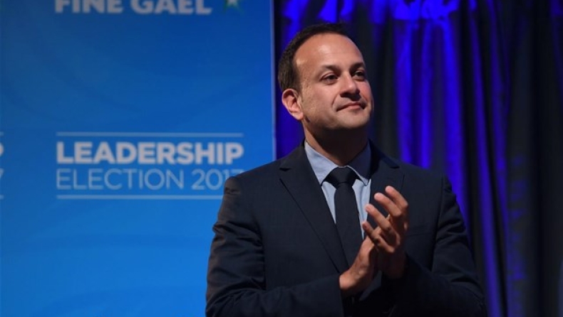 Νεαρός, ομοφυλόφιλος και μιγάς ο νέος Πρωθυπουργός της Ιρλανδίας