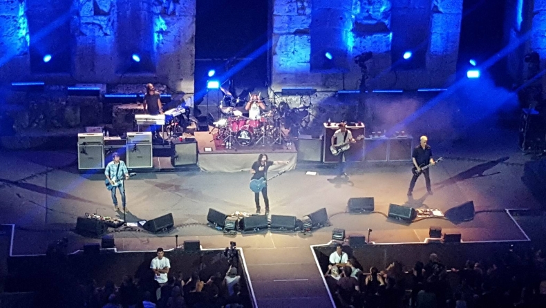 Η πιο τρελή συναυλιακή βραδιά της χρονιάς! Οι Foo Fighters στο Ηρώδειο! (vid)