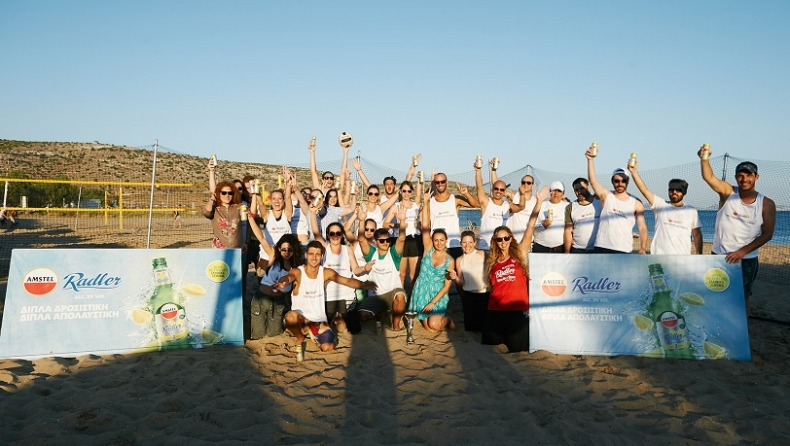 H AMSTEL Radler Lemon παίζει beach volley για καλό σκοπό!