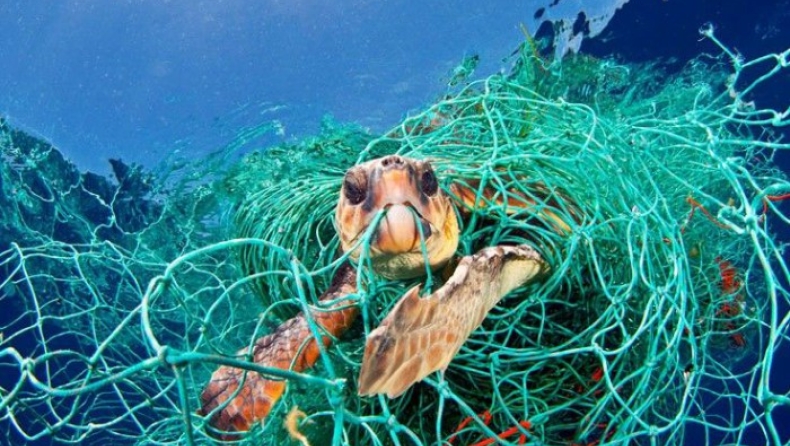 Tα πλαστικά «τρώνε» τη Μεσόγειο (pic)