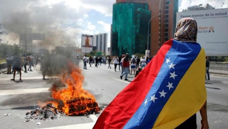 Ακόμα τρεις νεκροί σε ταραχές στη Βενεζουέλα, συνεχίζεται η απεργία