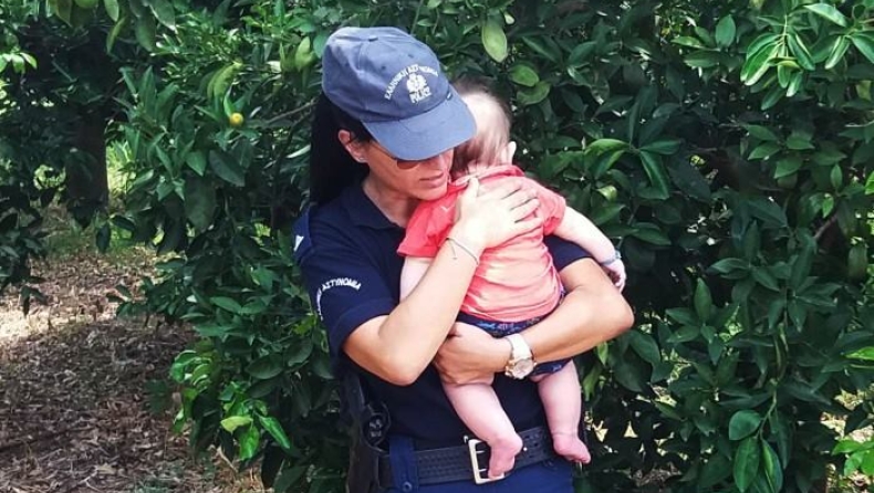 Η αστυνομικός που ηρεμεί μωρό μετά από ατύχημα έγινε viral (pics & vid)
