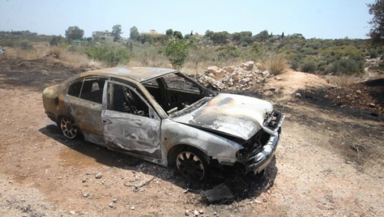 Λάρισα: Βρήκαν απανθρακωμένο άνδρα σε αυτοκίνητο