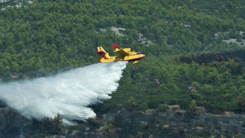 Μεγάλη πυρκαγιά στη Ζαχάρω Ηλείας, ισχυροί άνεμοι στην περιοχή