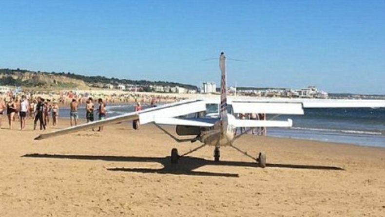 Πορτογαλία: Δύο νεκροί λουόμενοι από αναγκαστική προσγείωση αεροσκάφους (pics)