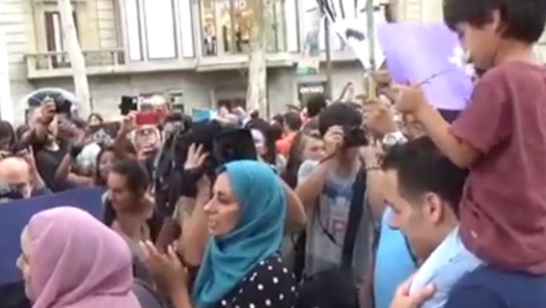 Πορεία μουσουλμάνων στο κέντρο της Βαρκελώνης