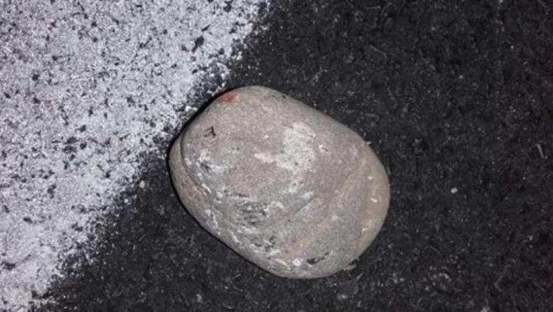 Άγνωστος πετάει πέτρες στην Ιονία Οδό (pics)
