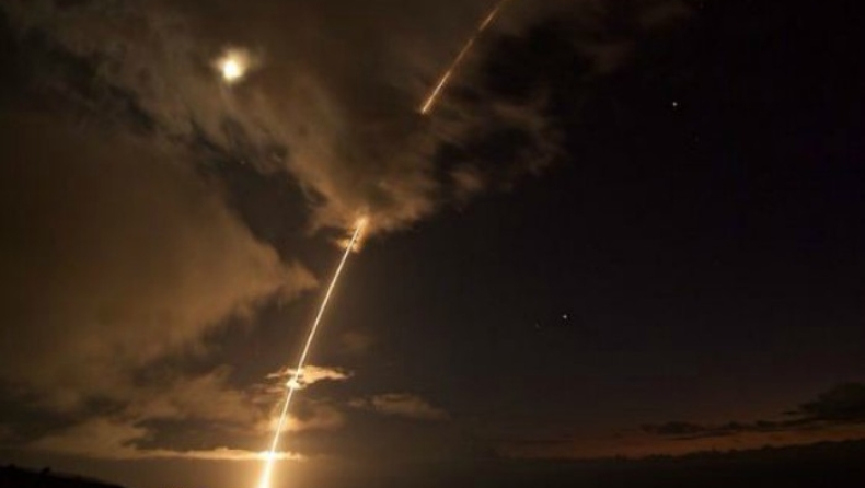 Οι ΗΠΑ καταρρίπτουν πύραυλο σε «εικονική» επίθεση (vid)