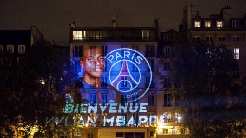 Κτίριο στο Παρίσι φωταγωγήθηκε για τον Μπαπέ!