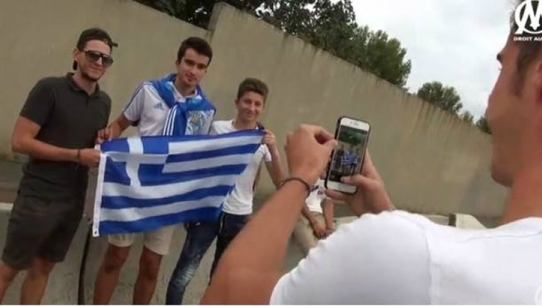 Περίμεναν τον Μήτρογλου με ελληνική σημαία στη Μασσαλία! (vid)