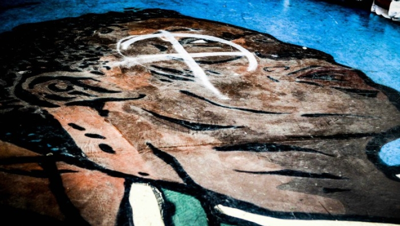 Τραγικό: Χρυσαυγίτες βανδάλισαν το γκραφίτι του Γιάννη Αντετοκούνμπο στα Σεπόλια (pics)