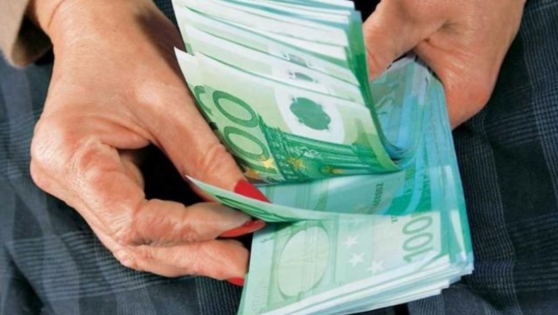 Επιχειρηματίας στη Λάρισα μοίρασε 18.000 ευρώ στους υπαλλήλους του