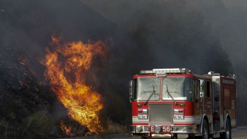 Πύρινη κόλαση στο Λος Αντζελες με την «χειρότερη φωτιά στην ιστορία» (pics)
