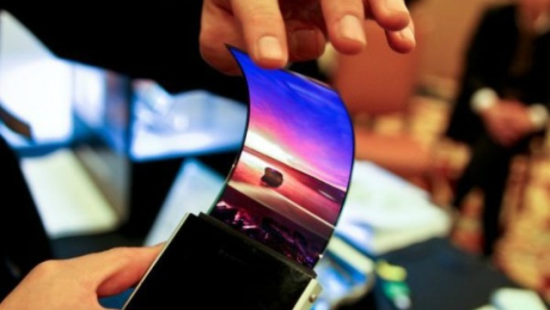 H Samsung θέλει να φτιάξει κινητό που θα... διπλώνει (vids)