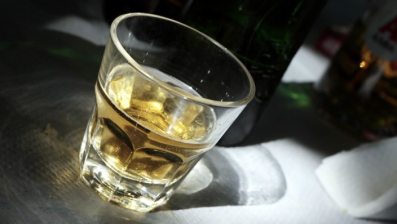 H οικονομική κρίση μας έκανε και πίνουμε: Δραματική αύξηση του αλκοόλ