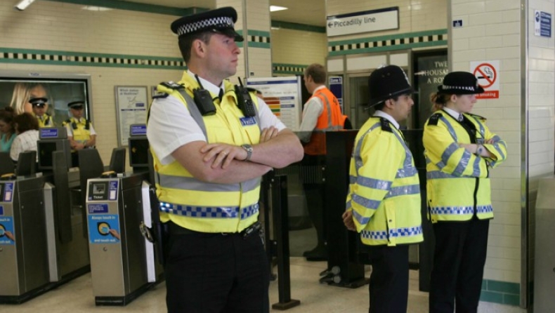Μυστικοί αστυνομικοί περιπολούν στο μετρό για την αποφυγή σεξουαλικών επιθέσεων (vid)