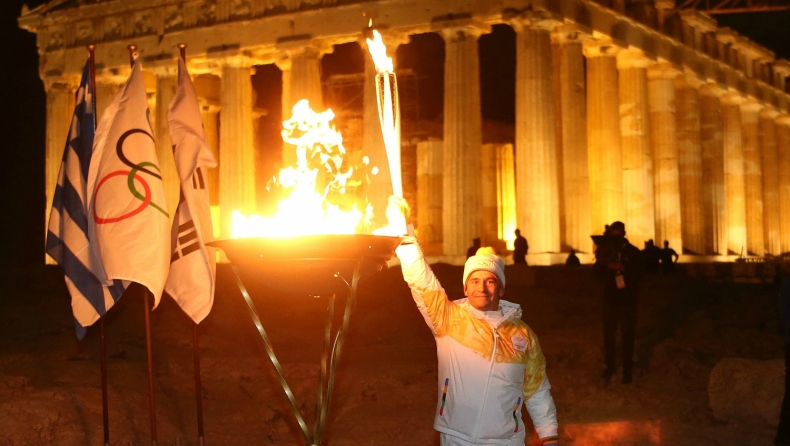 Στην Ακρόπολη η Φλόγα για τους Χειμερινούς Ολυμπιακούς