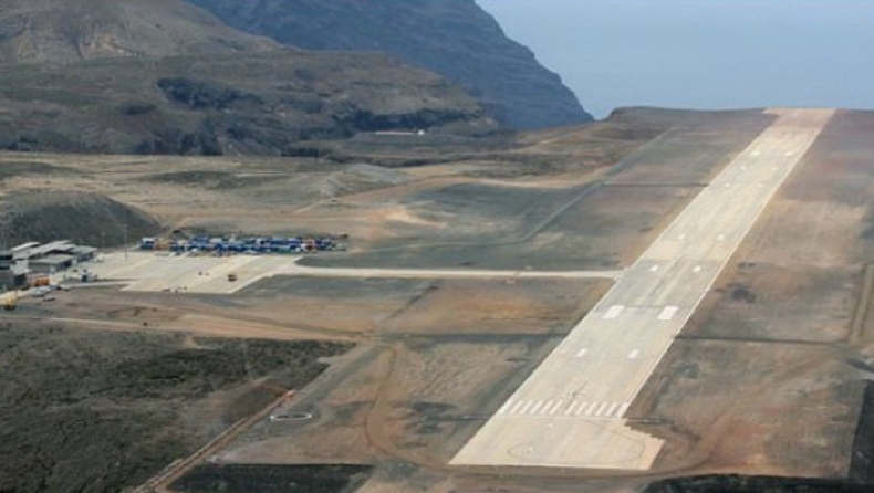 Προσγειώθηκε η πρώτη πτήση στο «πιο άχρηστο αεροδρόμιο του κόσμου» (pics & vid)
