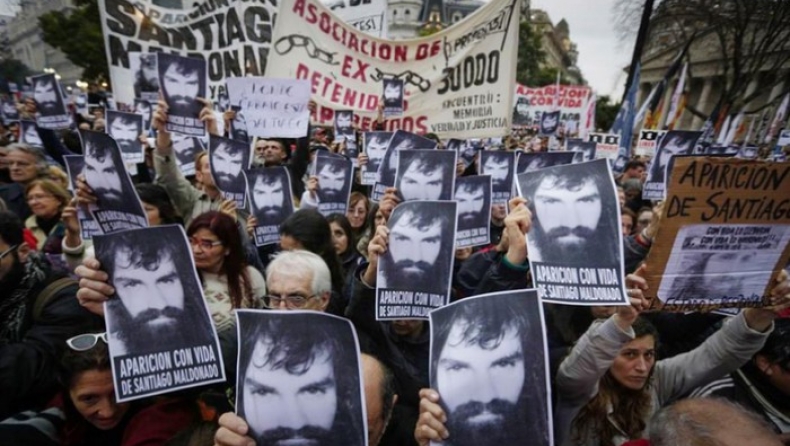 Αργεντινή: Δολοφονία φοιτητή ξυπνά τους εφιάλτες της δικτατορίας (pics & vid)