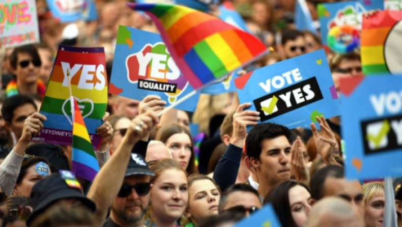 Η Αυστραλία «υποδέχεται» δια νόμου τους γάμους ομοφυλόφιλων ζευγαριών (vids)