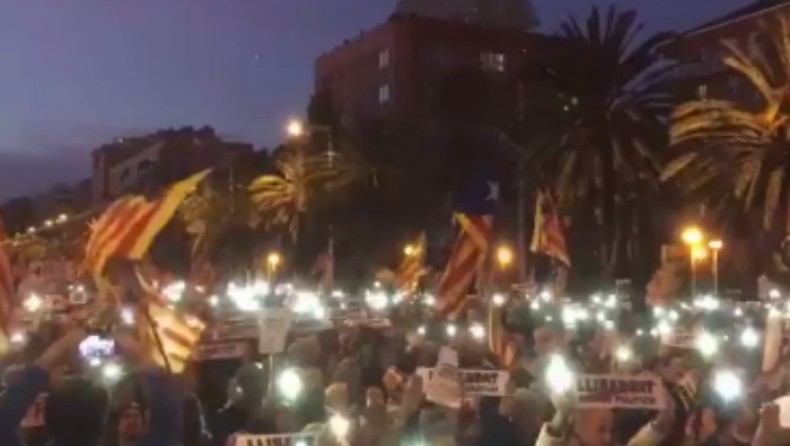 Καταλονία: Πάνω από 750.000 άνθρωποι στους δρόμους της Βαρκελώνης (vids)