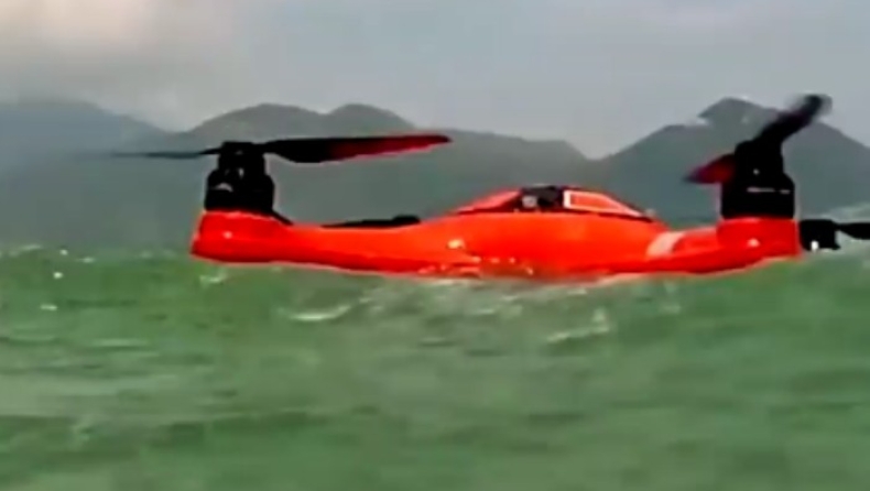 Στην αγορά το πρώτο drone που μπορεί να κινηθεί μέσα στη θάλασσα (pics & vid)