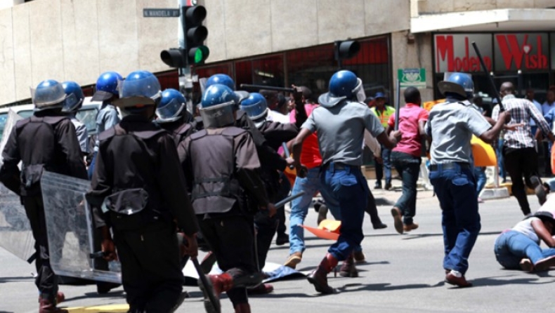 Ζιμπάμπουε: Έκρυθμη η κατάσταση με τον στρατό να βγαίνει στους δρόμους