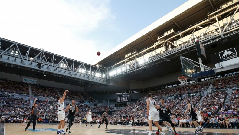 Μπάσκετ στην Αυστραλία με... ανοικτή οροφή! (pics & vids)