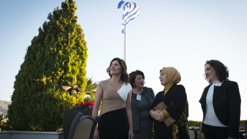 Τσάι και συμπάθεια για τις «πρώτες κυρίες» Ελλάδας- Τουρκίας (pics)