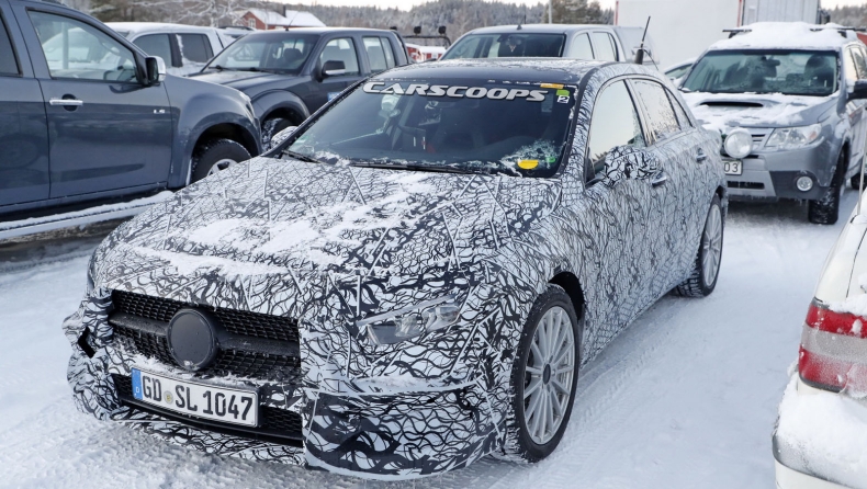 Καμουφλαρισμένη και χιονισμένη η μικρή υβριδική Mercedes