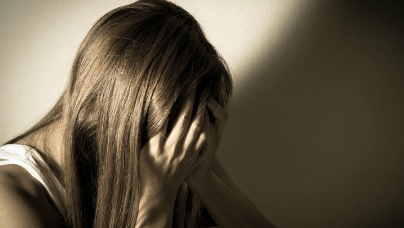 Μία ανήλικη υποστηρίζει πως τη βίασε ένας 17χρονος σε τουαλέτα