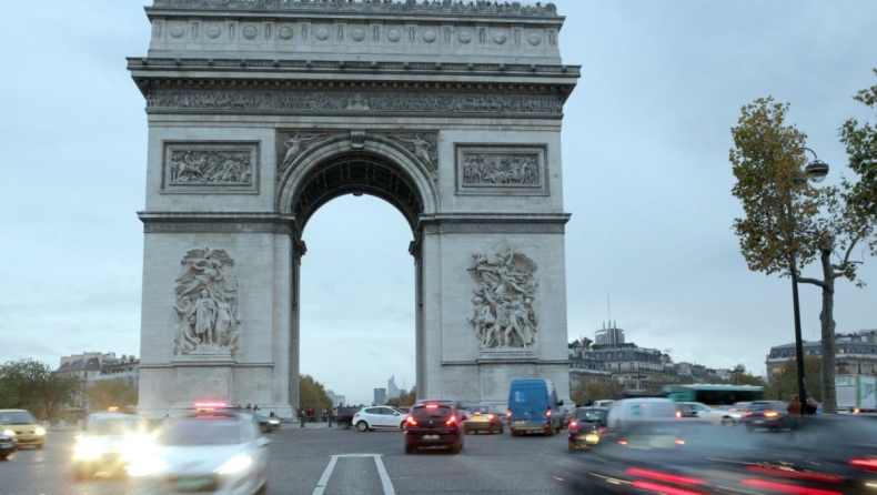 To Παρίσι προετοιμάζεται για τον κίνδυνο να πλημμυρίσει