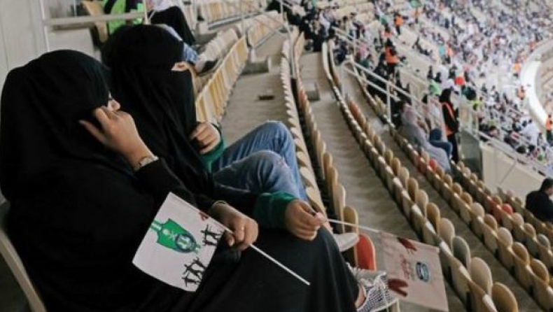 Για πρώτη φορά γυναίκες σε ποδοσφαιρικό αγώνα στη Σαουδική Αραβία! (pics)