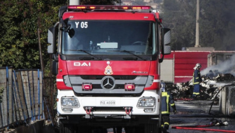 Τουριστικό λεωφορείο άρπαξε φωτιά στην Εγνατία οδό (vid)