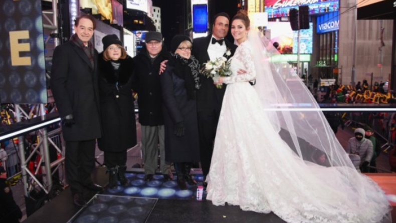 Η Μαρία Μενούνος παντρεύτηκε σε live μετάδοση στην Times Square παραμονή πρωτοχρονιάς (pics & vid)