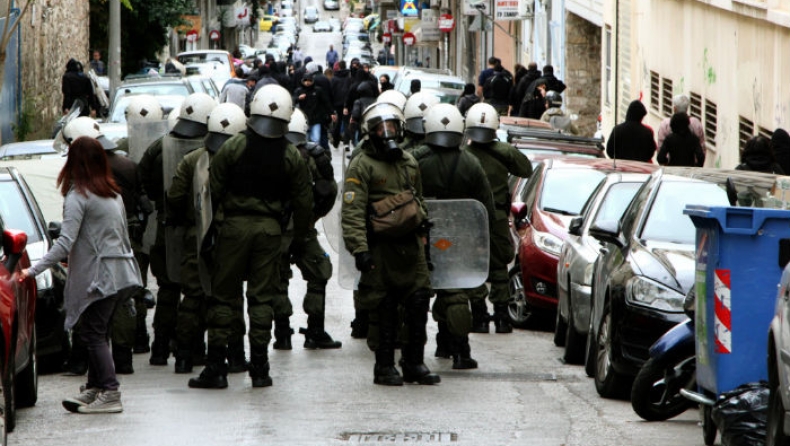 Επεισόδια και συλλήψεις τη νύχτα στο κέντρο της Αθήνας