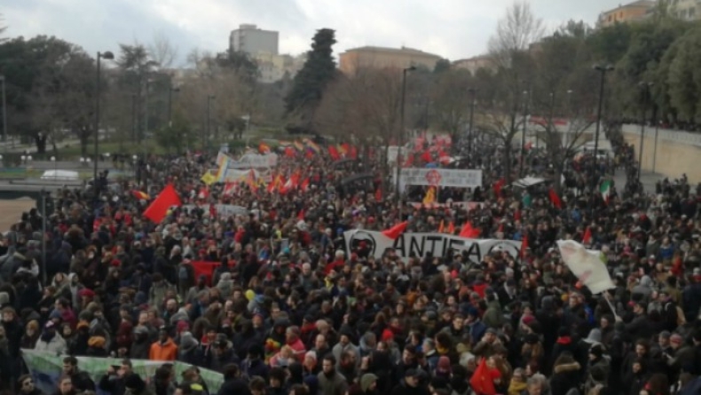 Ογκώδης αντιρατσιστική διαδήλωση στην Ιταλία (pics)