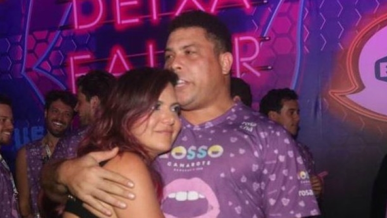 Ξεφάντωσε στο Καρναβάλι του Ρίο αγκαλιά με μια άγνωστη γυναίκα ο Ρονάλντο (pics)
