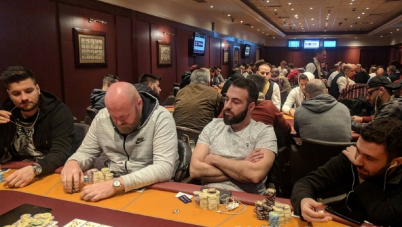 Σκληρές μονομαχίες στο τουρνουά πόκερ της Πάρνηθας (LIVE)