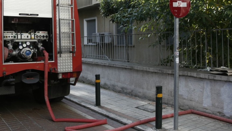 Πυροσβέστες από τη Θεσσαλονίκη έσωσαν δύο σκύλους από τις φλόγες (pics)