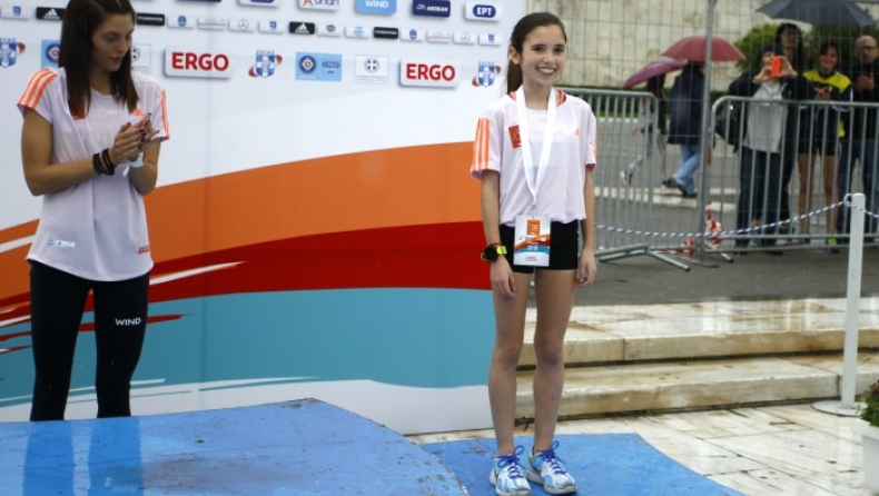 Η 12χρονη που κέρδισε τις εντυπώσεις στον ημιμαραθώνιο και τερμάτισε τρίτη στα 5χλμ (pics & vid)