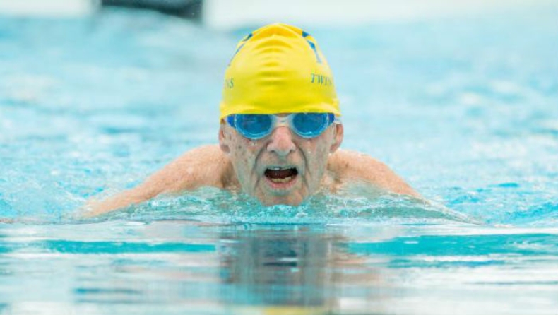 Ένας 99χρονος κολυμβητής κατέρριψε παγκόσμιο ρεκόρ