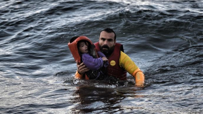 Ανήλικοι πρόσφυγες προσπάθησαν να διασχίσουν τη Μεσόγειο για να σωθεί φίλος τους με λευχαιμία