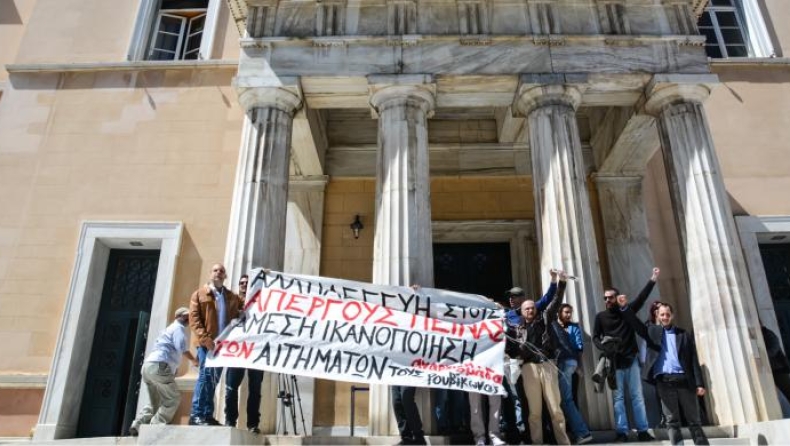 Σε δίκη 12 άτομα για συμμετοχή στον «Ρουβίκωνα»