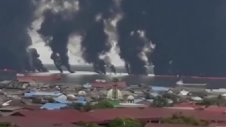 Εικόνες αποκάλυψης στην Ινδονησία μετά από καταστροφικές πυρκαγιές σε πλατφόρμες πετρελαίου (vid)