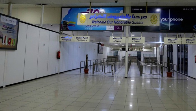 Λιβύη: Πύραλοι έπληξαν αεροσκάφος και την αίθουσα αφίξεων του αεροδρομίου της Τρίπολης