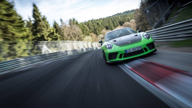 Η Porsche 911 GT3 RS «κατάπιε» το Νίρμπουργκρινγκ (vids)