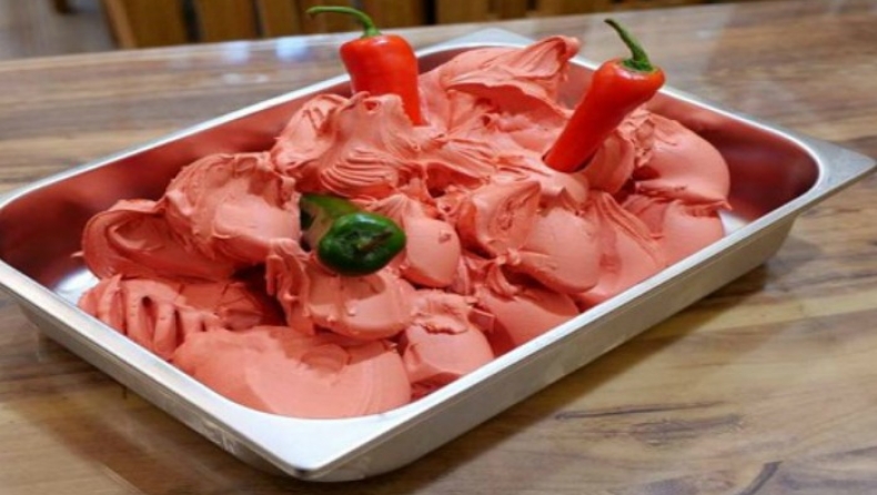Το παγωτό που για να το φας πρέπει να είσαι πάνω από 18 (vid)
